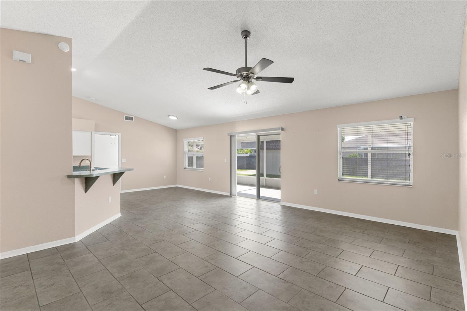 Image 7 of 35 For 906 Highland Crest Circle