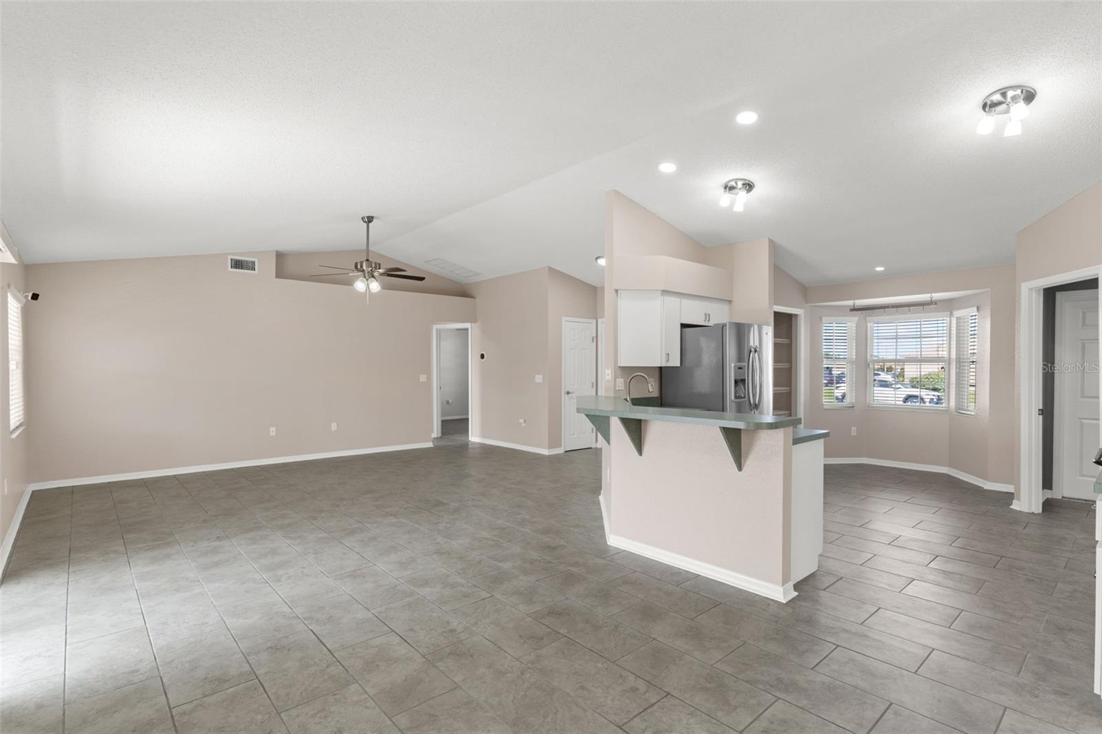 Image 9 of 35 For 906 Highland Crest Circle