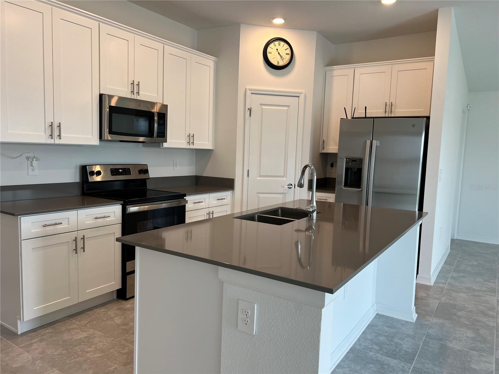 Image 11 of 40 For 688 Silver Palm Drive