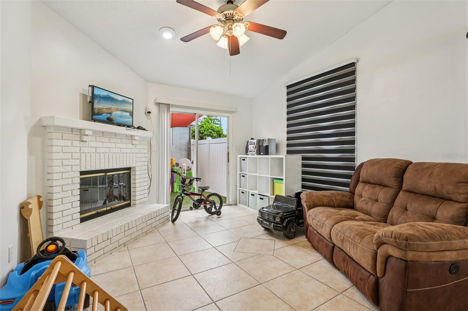 Image 4 of 23 For 298 San Gabriel Street