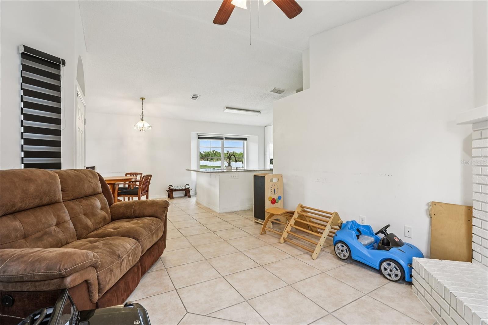 Image 6 of 23 For 298 San Gabriel Street