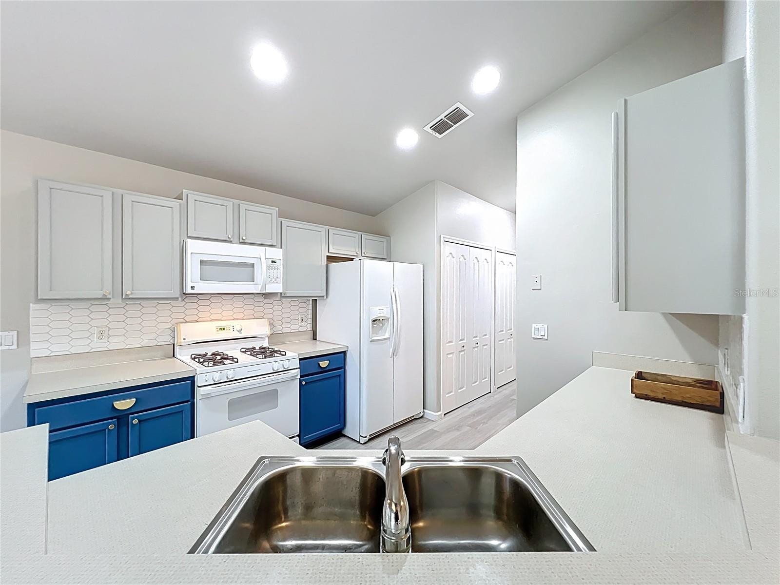 Image 17 of 53 For 6677 Cherry Grove Circle