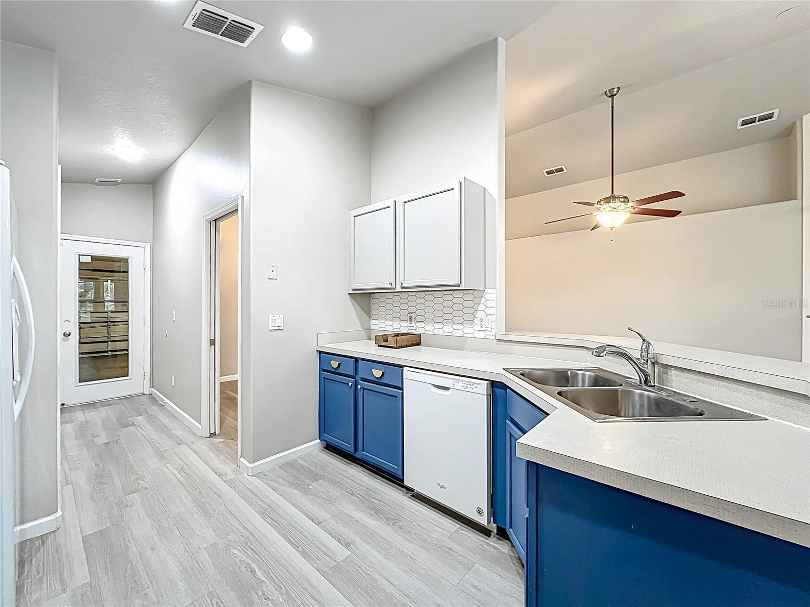 Image 18 of 53 For 6677 Cherry Grove Circle