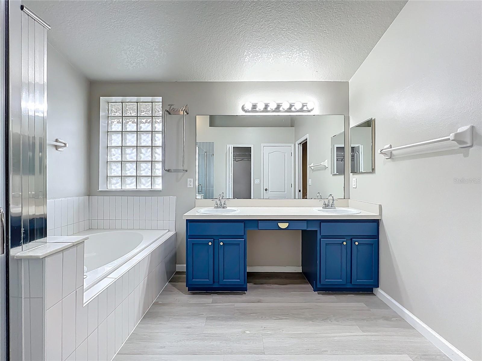 Image 37 of 53 For 6677 Cherry Grove Circle
