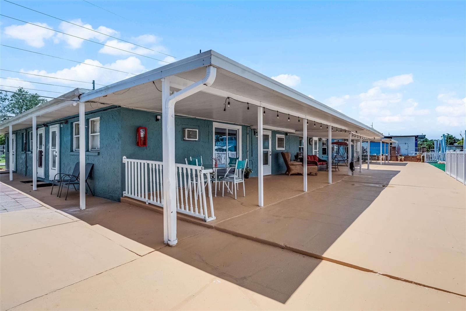 Listing photo id 12 for 13901 Old Dixie Highway