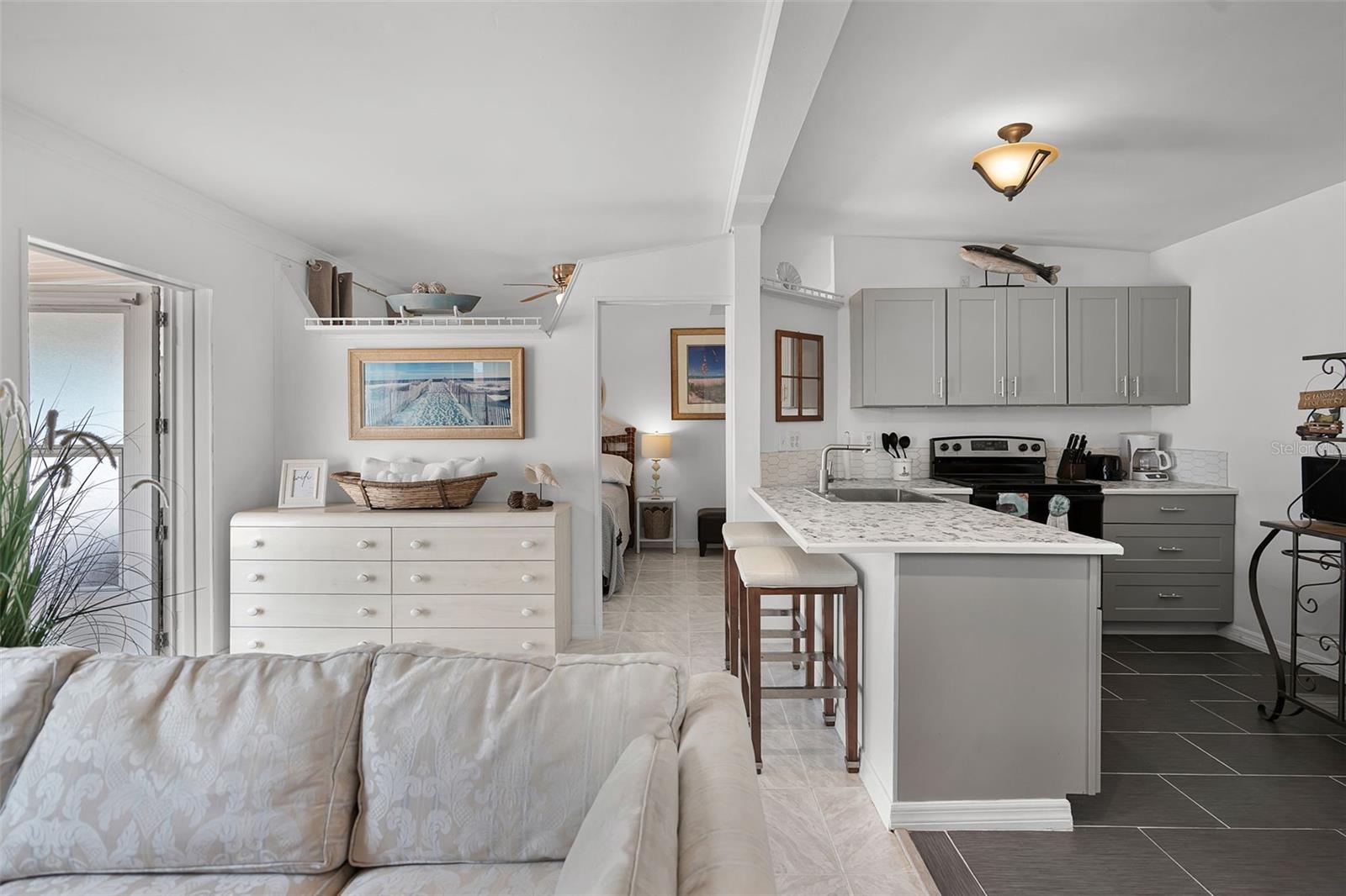 Listing photo id 15 for 13901 Old Dixie Highway