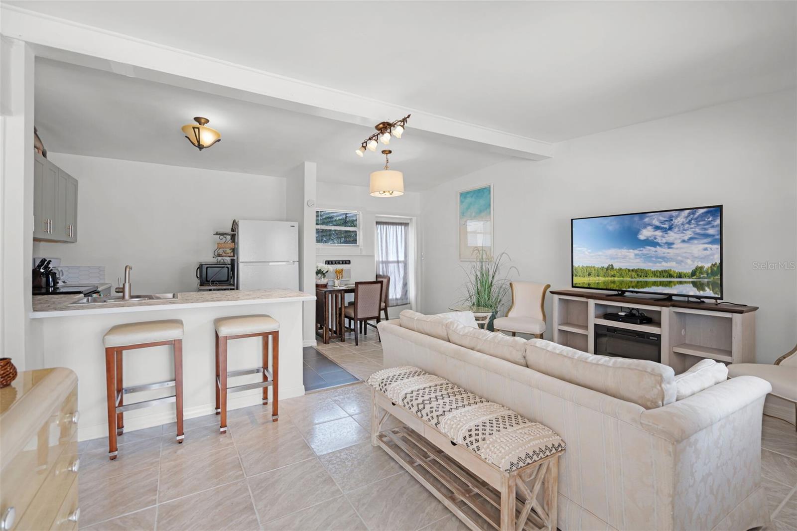Listing photo id 17 for 13901 Old Dixie Highway