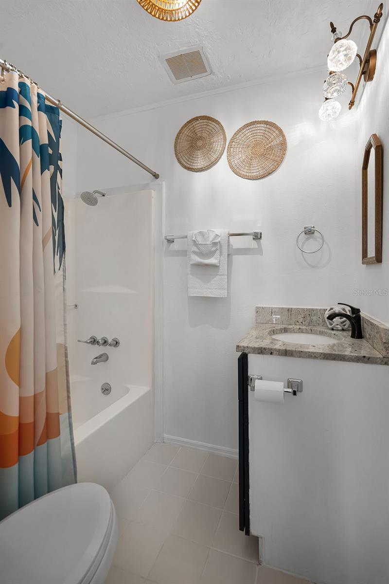 Listing photo id 21 for 13901 Old Dixie Highway