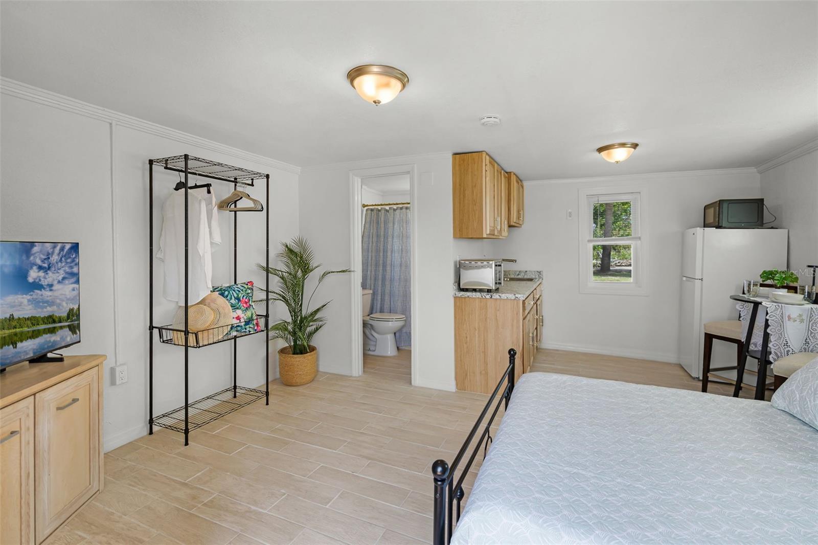 Listing photo id 22 for 13901 Old Dixie Highway
