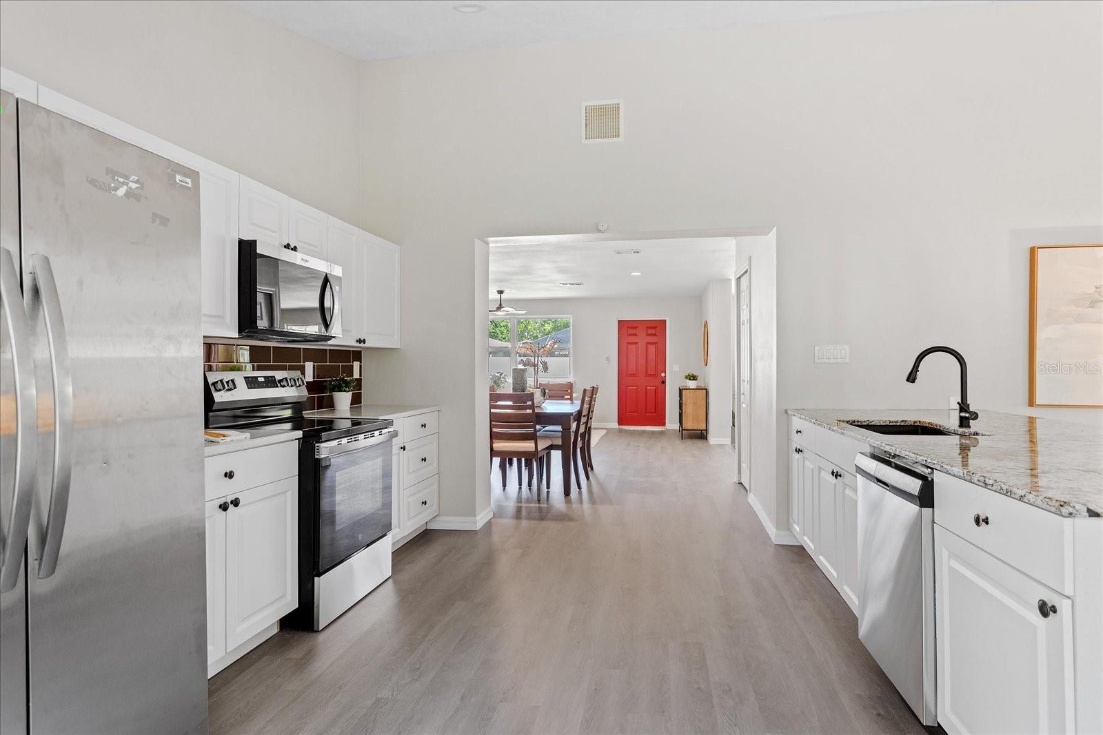 Image 13 of 30 For 370 Hand Avenue