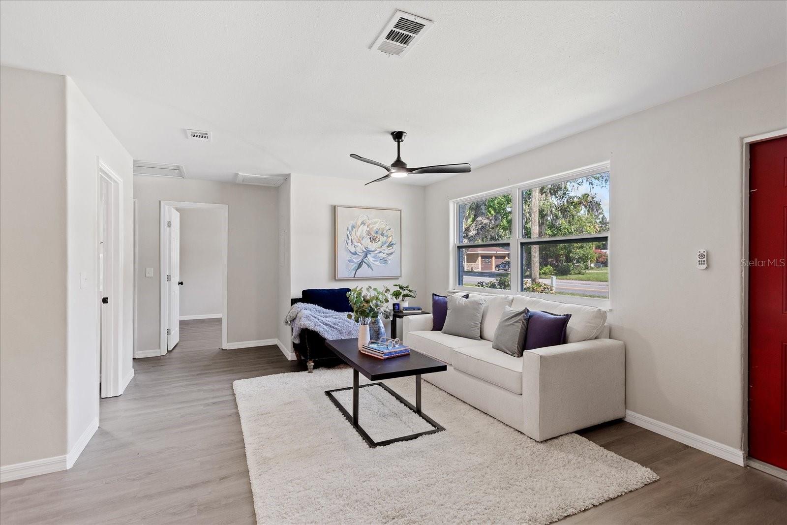 Image 4 of 30 For 370 Hand Avenue