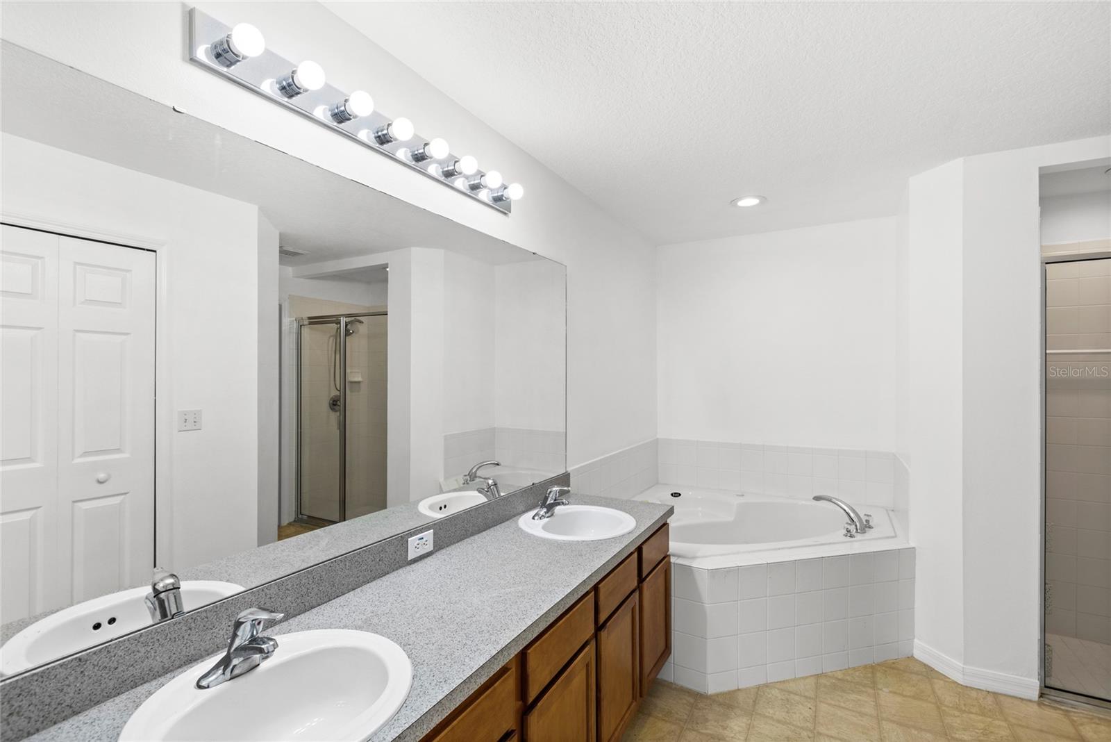 Image 21 of 38 For 608 Hatchwood Drive