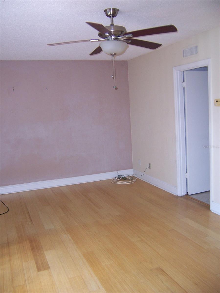 Image 4 of 13 For 455 Wymore Road 202