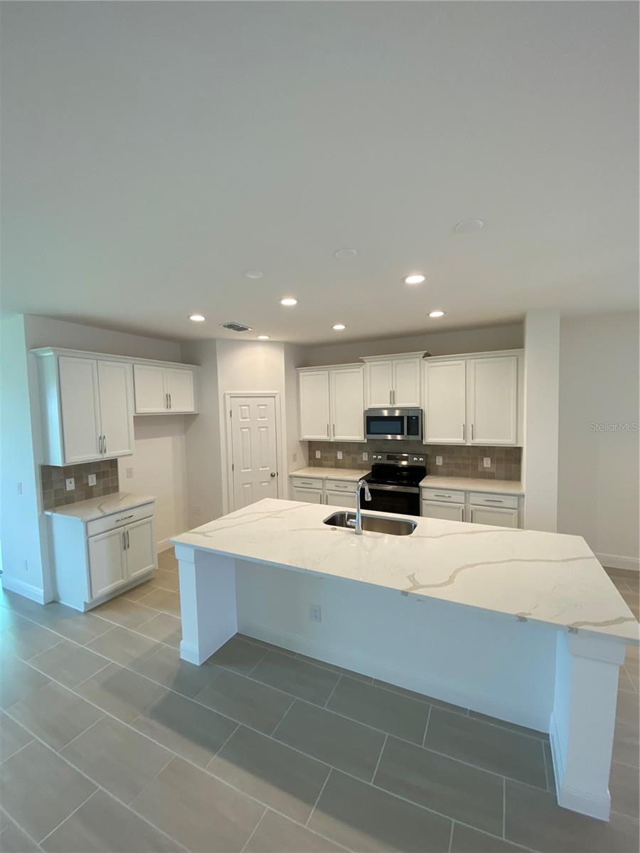 Image 3 of 17 For 7962 Syracuse Drive