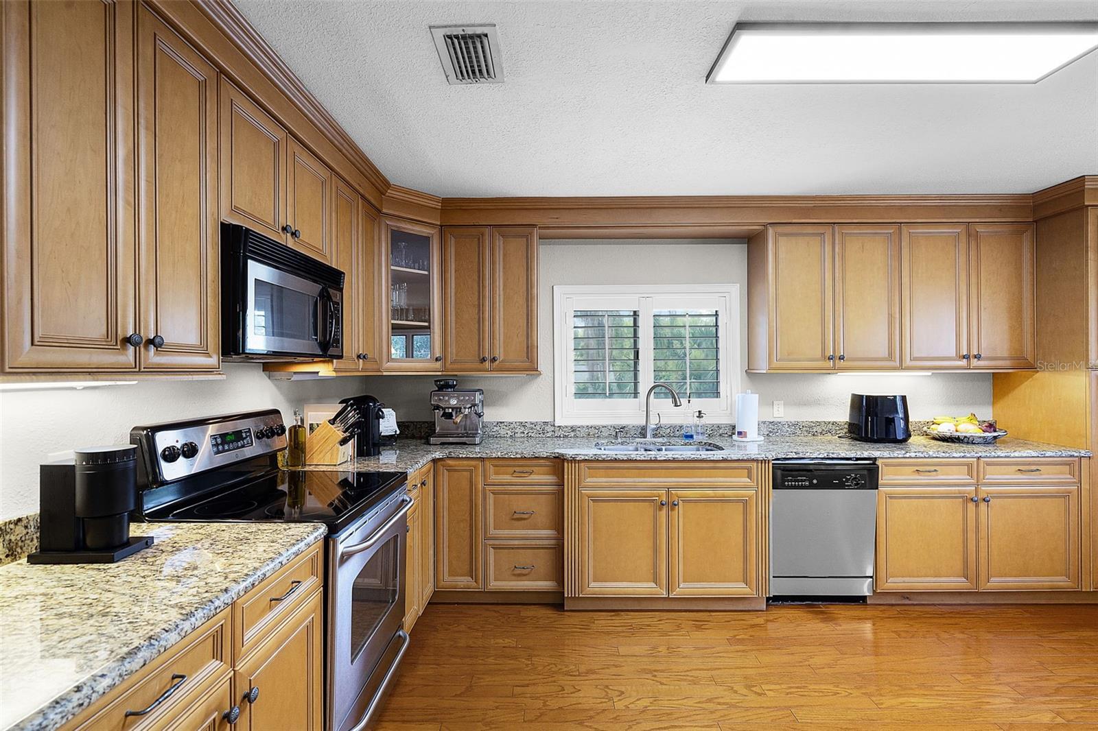Image 8 of 21 For 538 Par Street 538