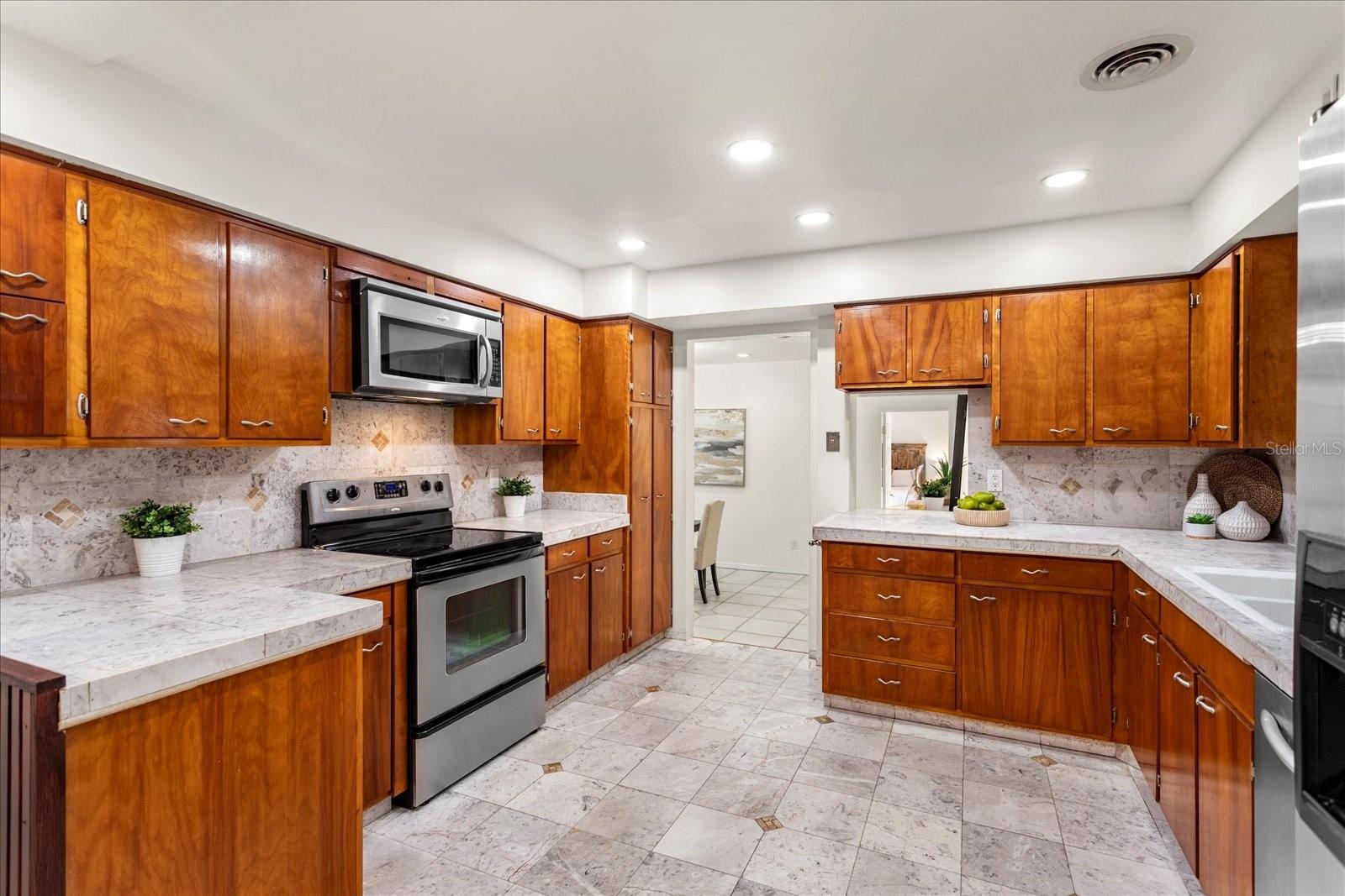 Image 16 of 44 For 105 John Anderson Drive