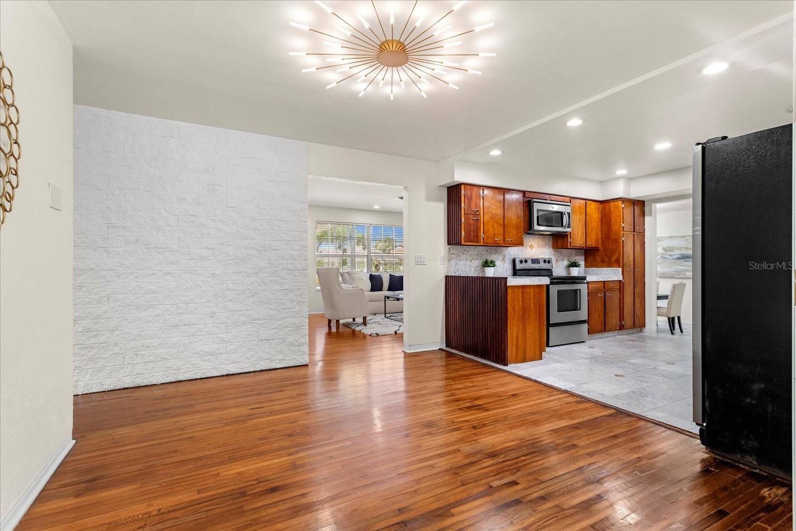 Image 18 of 44 For 105 John Anderson Drive