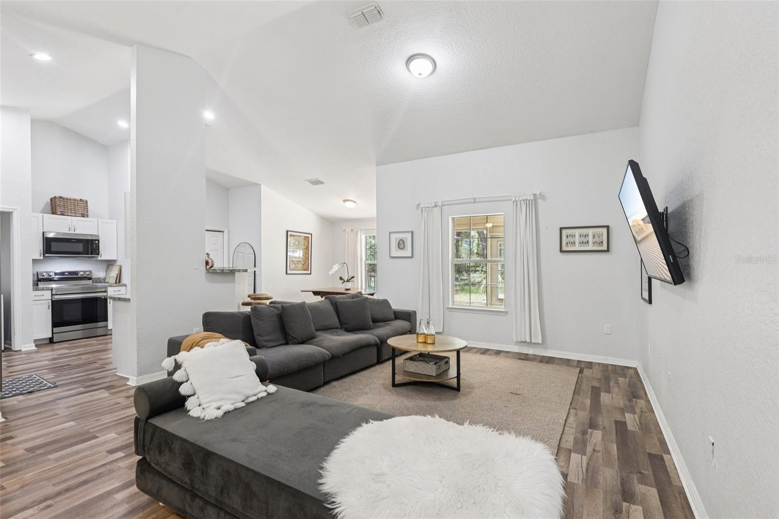Image 4 of 29 For 15888 152nd Avenue