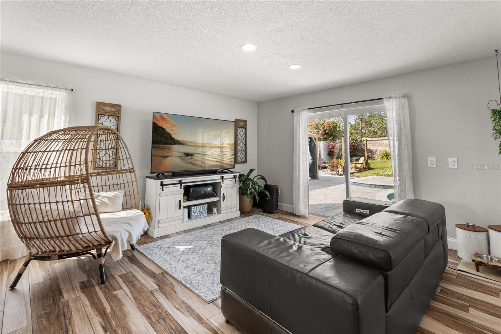 Image 4 of 35 For 14524 Huntingfield Drive