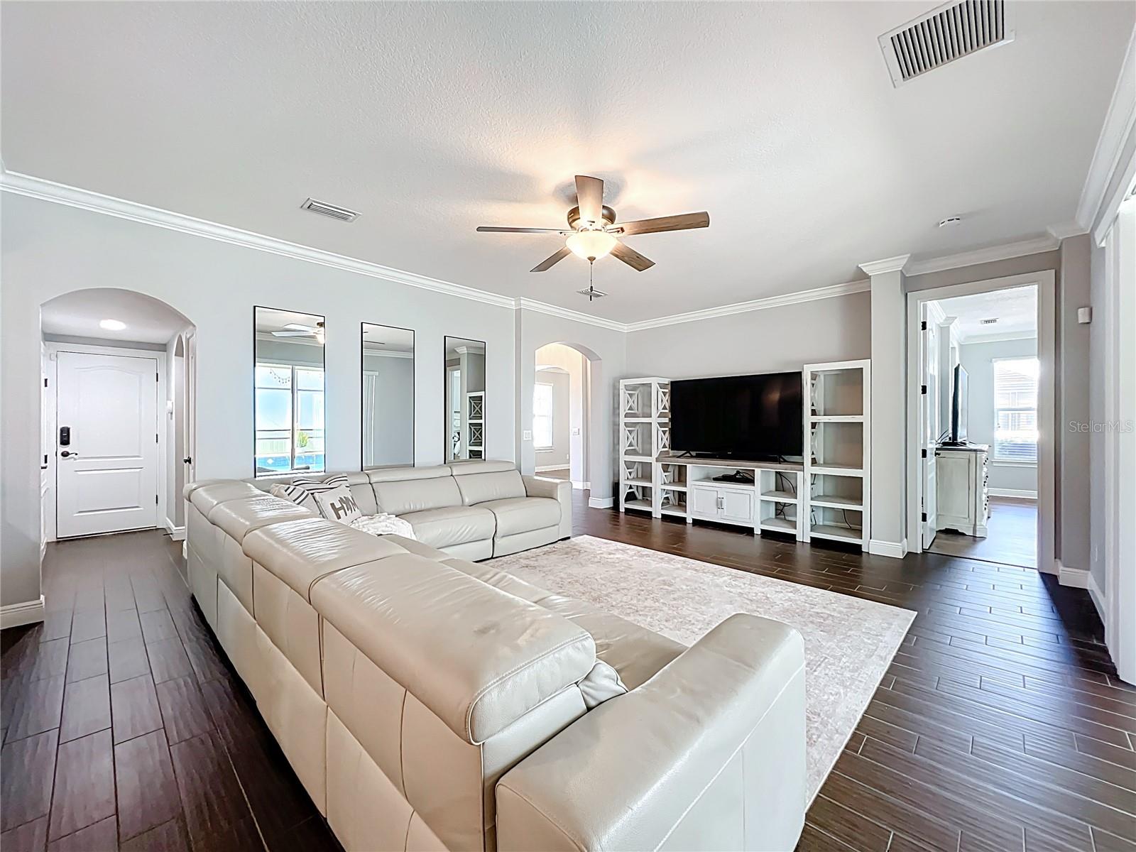 Image 16 of 73 For 10319 Lavande Drive