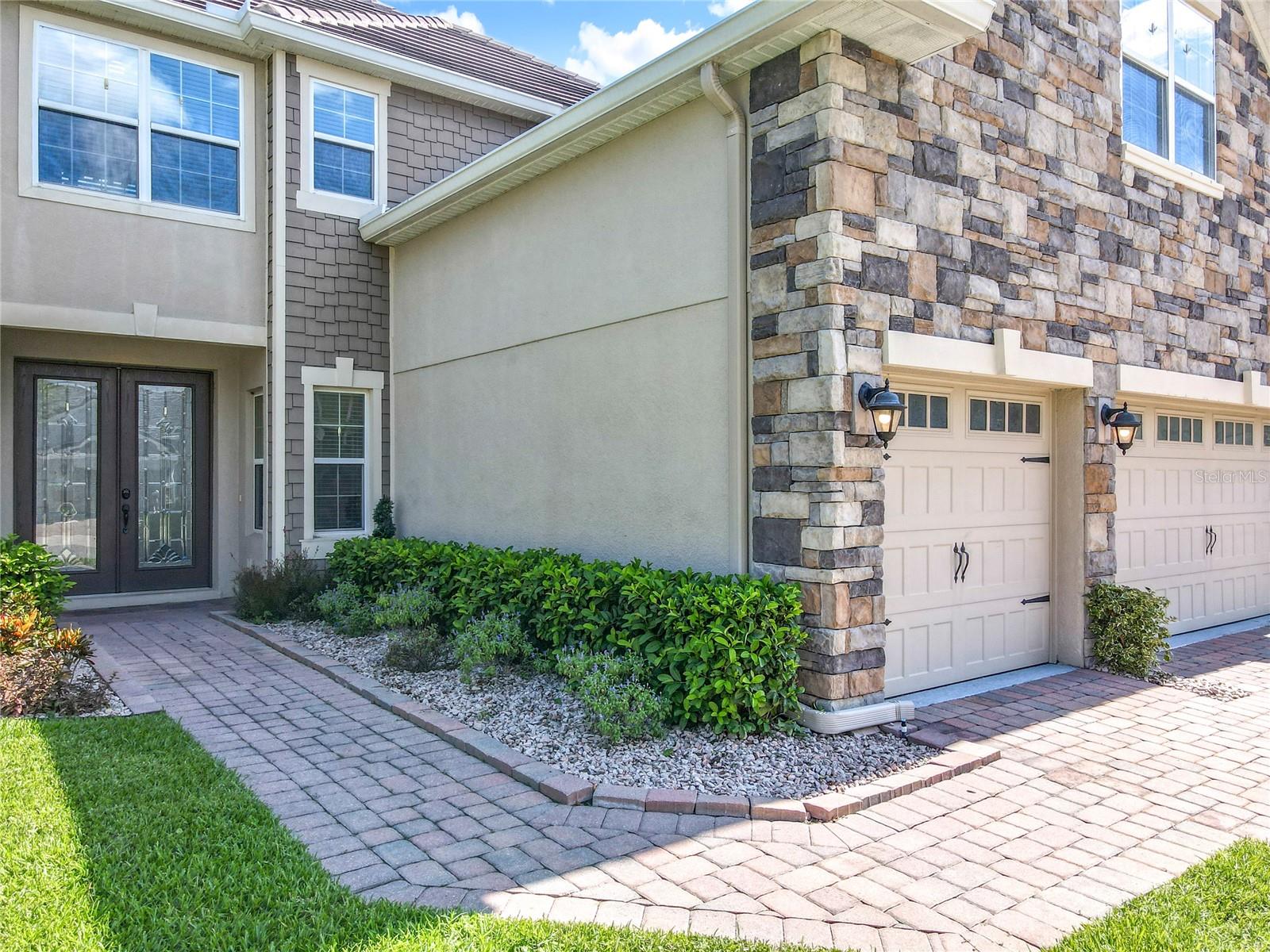Image 4 of 73 For 10319 Lavande Drive