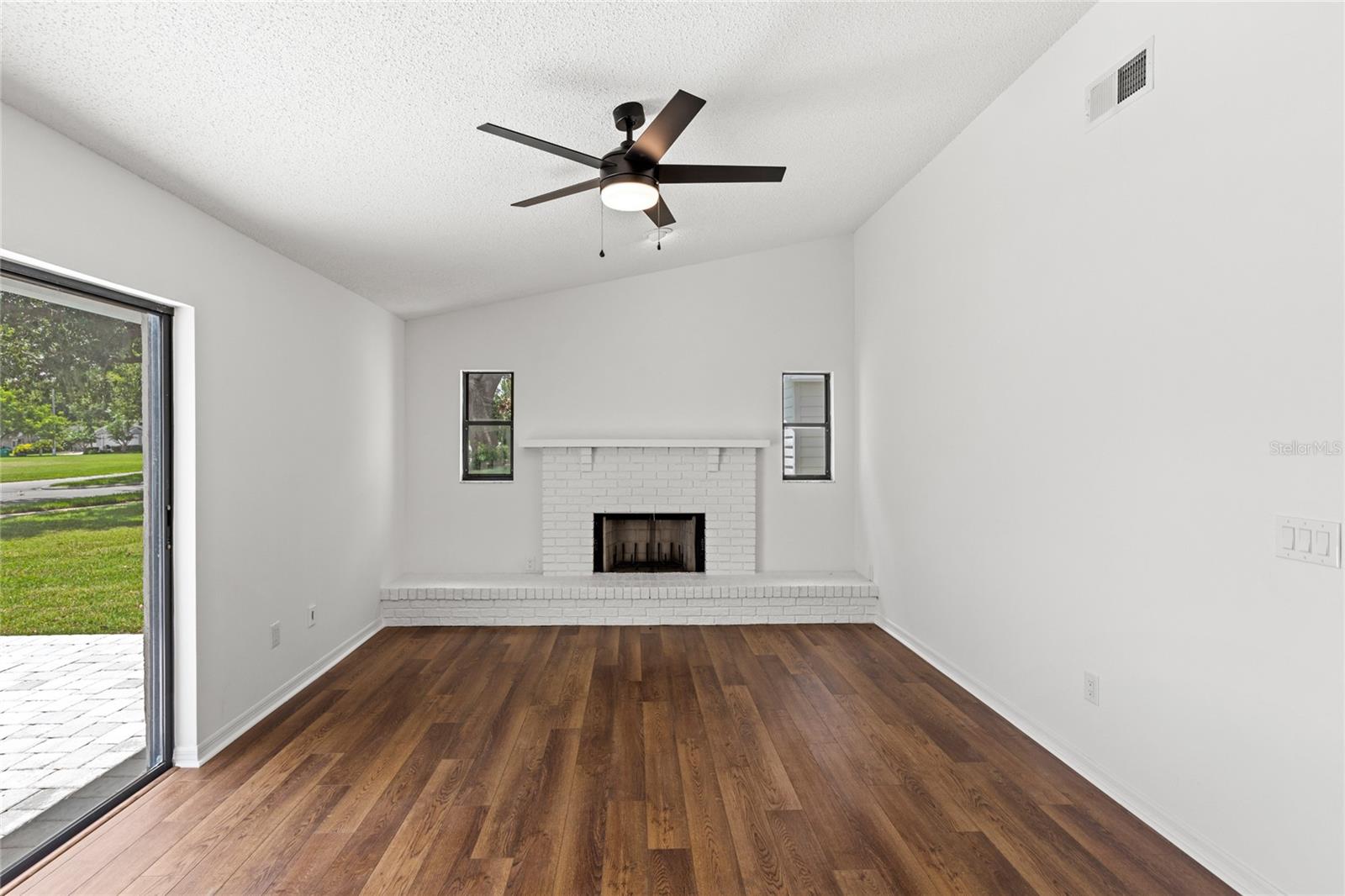 Image 11 of 54 For 400 Timbercreek Drive N