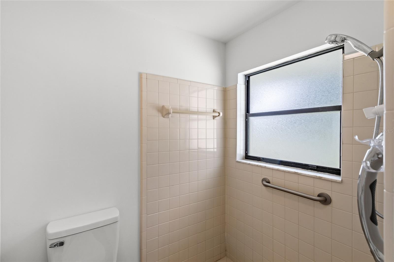 Image 37 of 54 For 400 Timbercreek Drive N