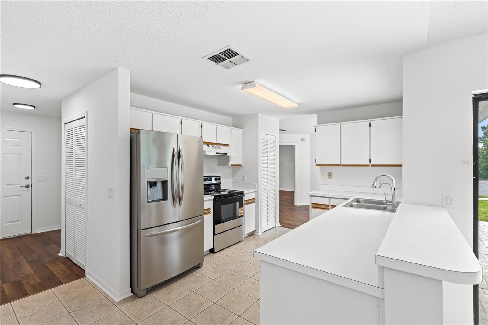 Image 4 of 54 For 400 Timbercreek Drive N