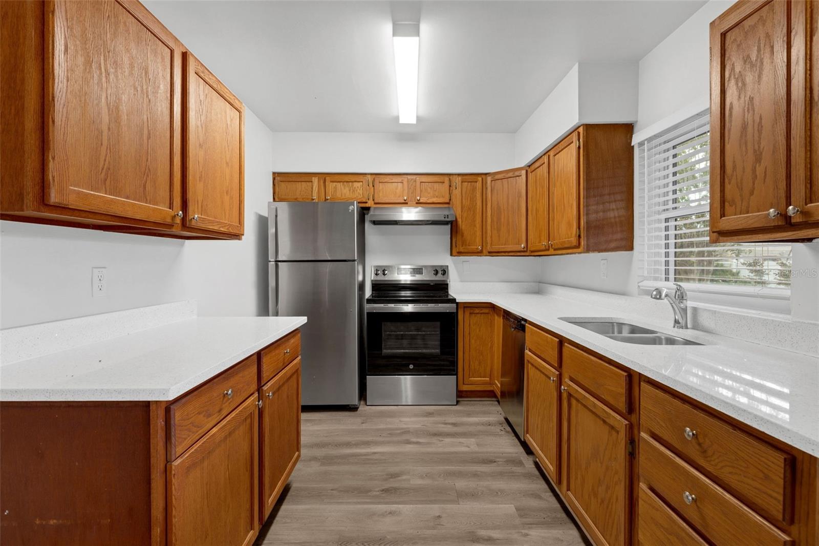 Image 12 of 33 For 203 Lakeview Avenue