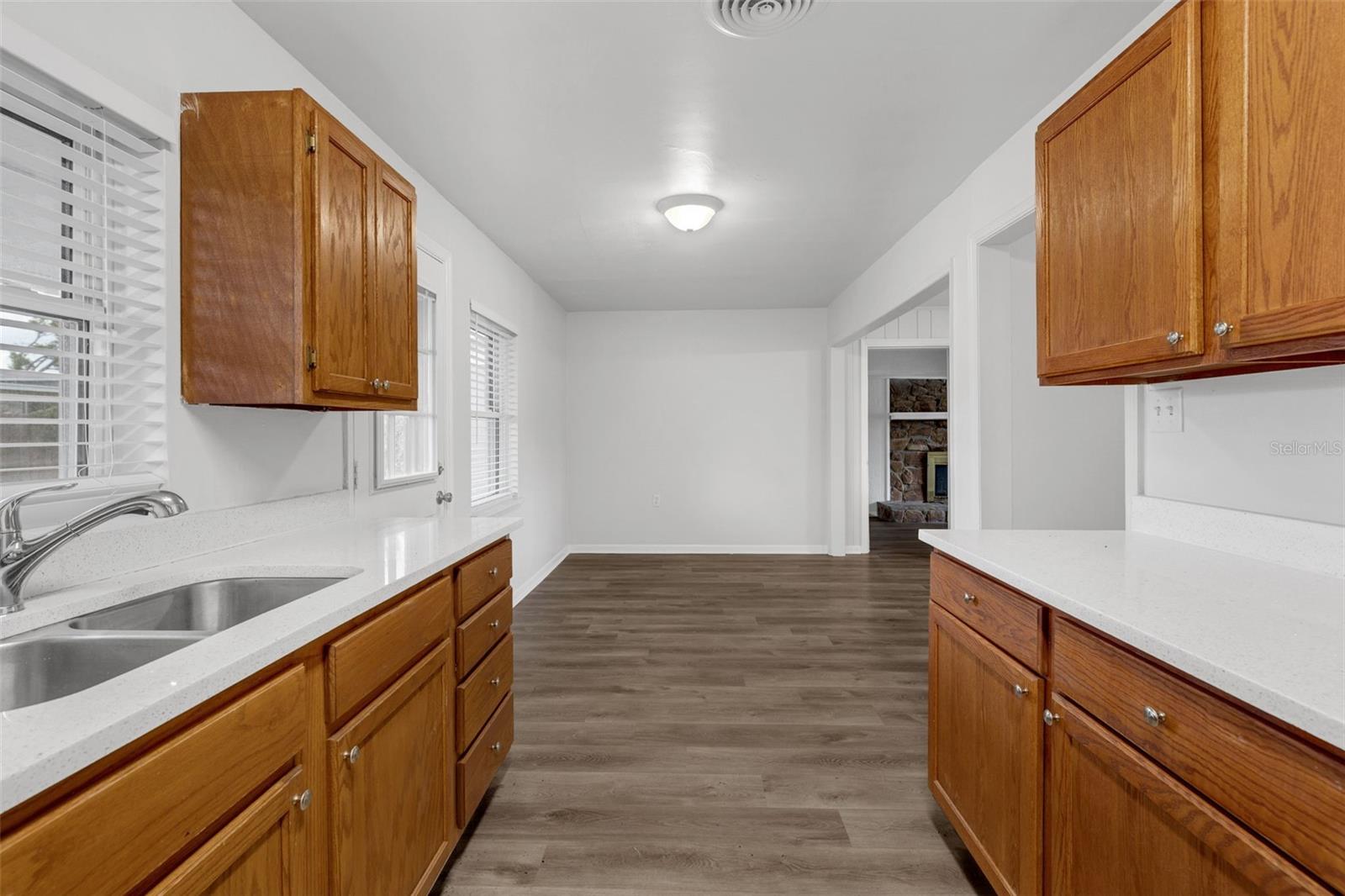 Image 13 of 33 For 203 Lakeview Avenue