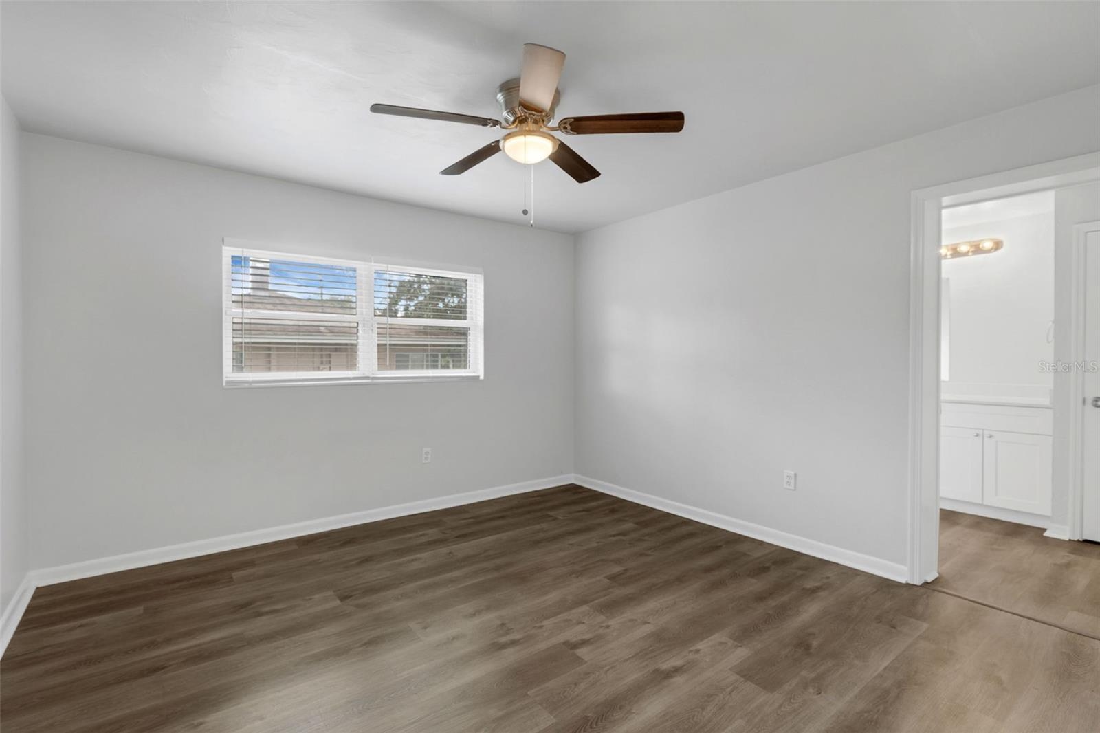 Image 14 of 33 For 203 Lakeview Avenue