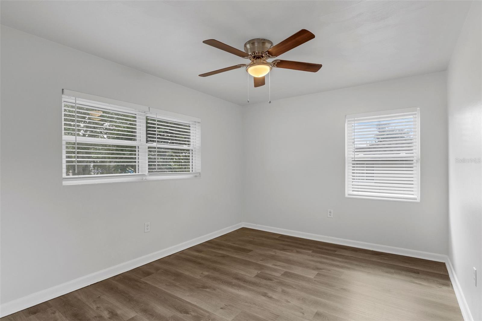 Image 16 of 33 For 203 Lakeview Avenue