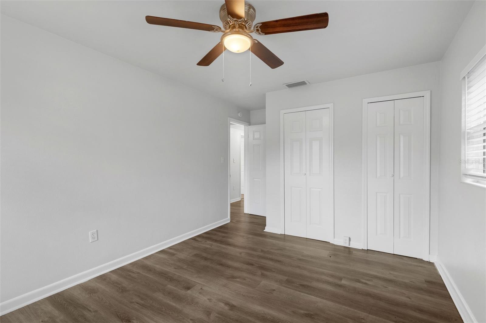 Image 17 of 33 For 203 Lakeview Avenue