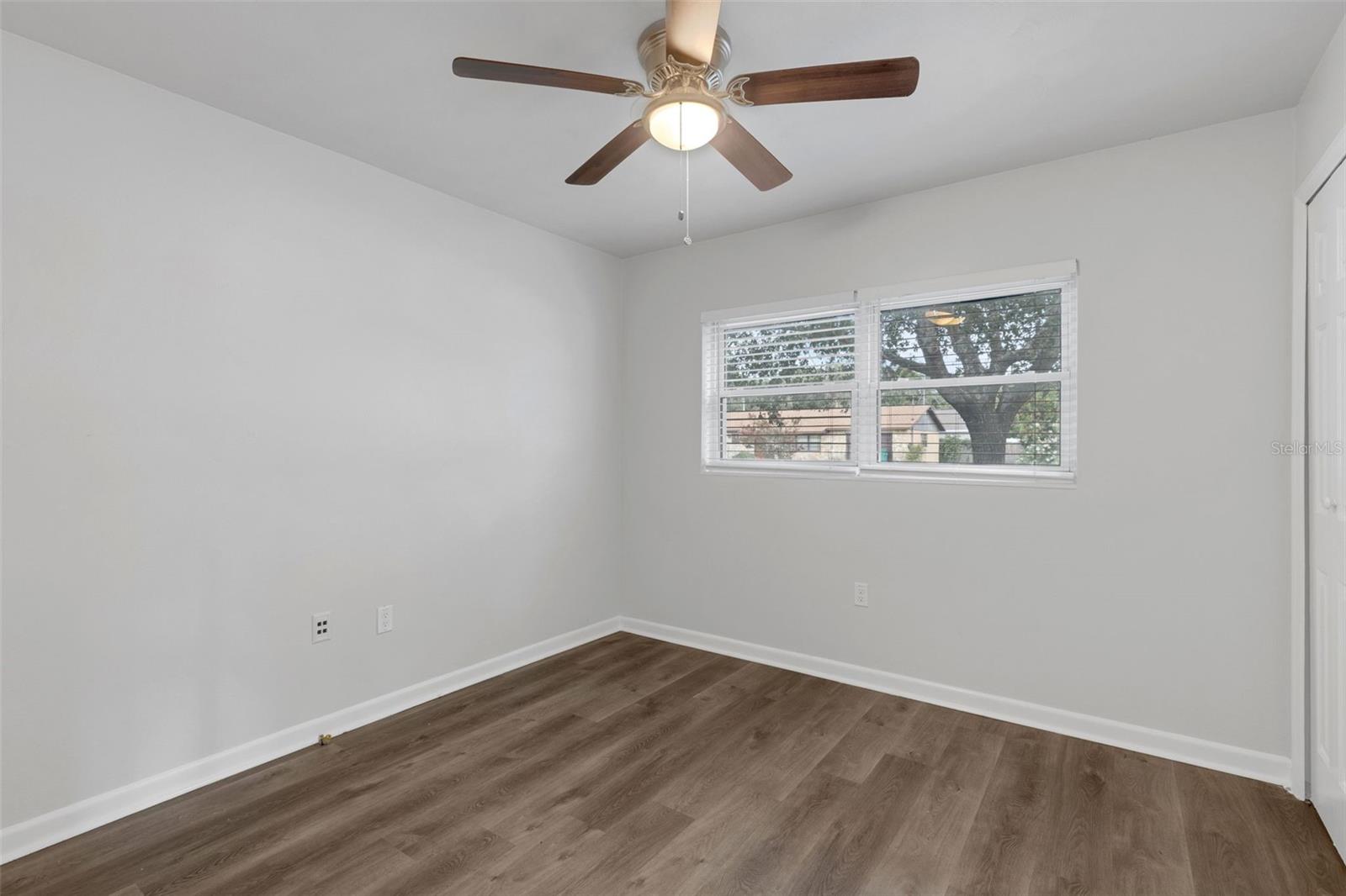 Image 18 of 33 For 203 Lakeview Avenue