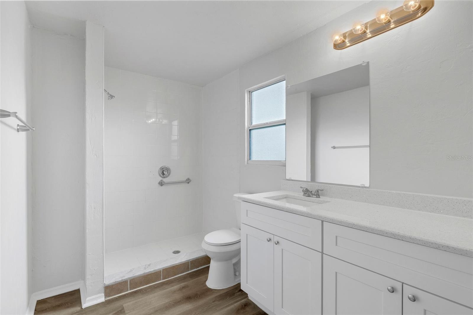 Image 20 of 33 For 203 Lakeview Avenue