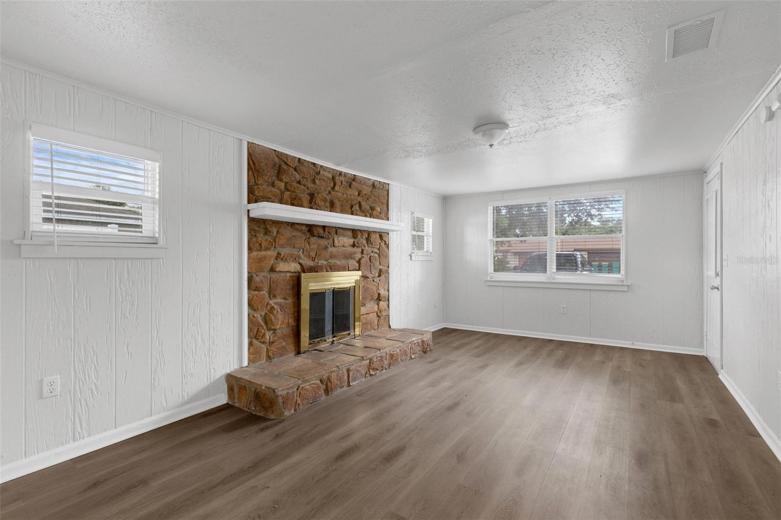 Image 8 of 33 For 203 Lakeview Avenue