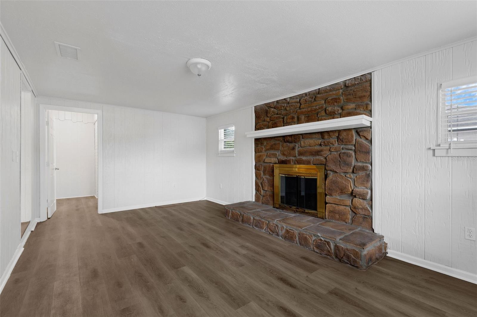 Image 9 of 33 For 203 Lakeview Avenue