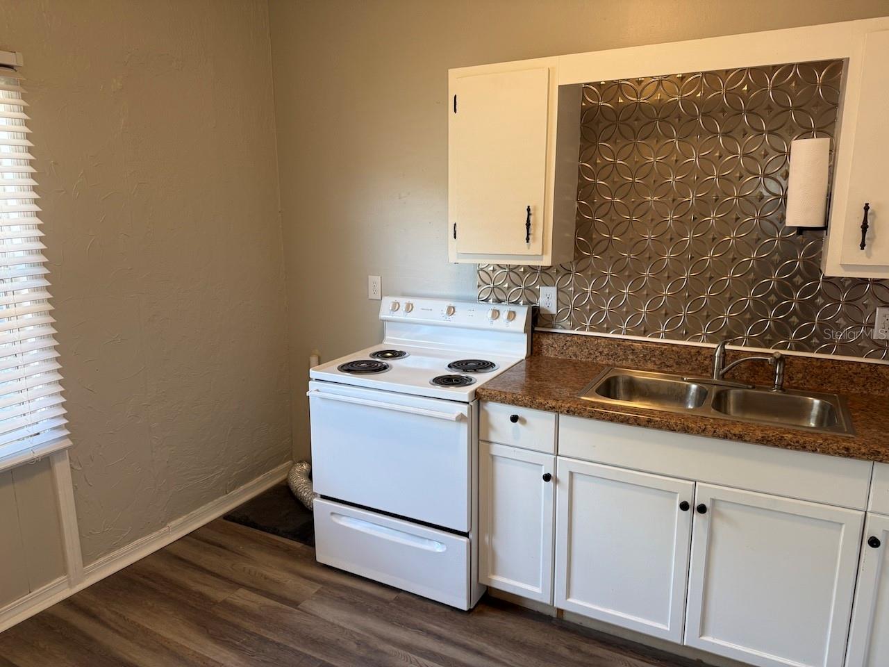 Image 12 of 15 For 714 Laurel Avenue A