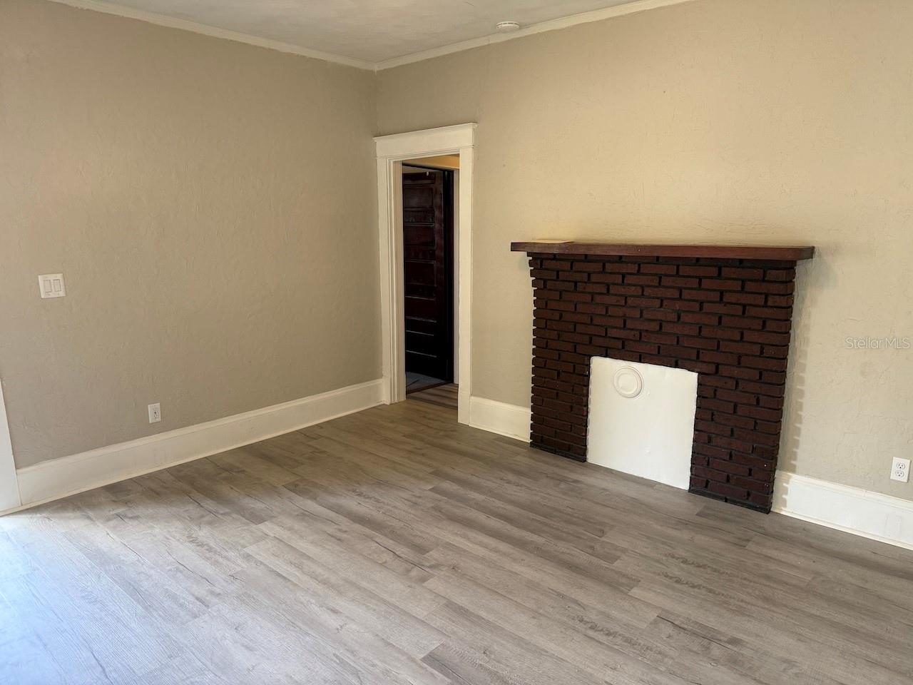 Image 6 of 15 For 714 Laurel Avenue A
