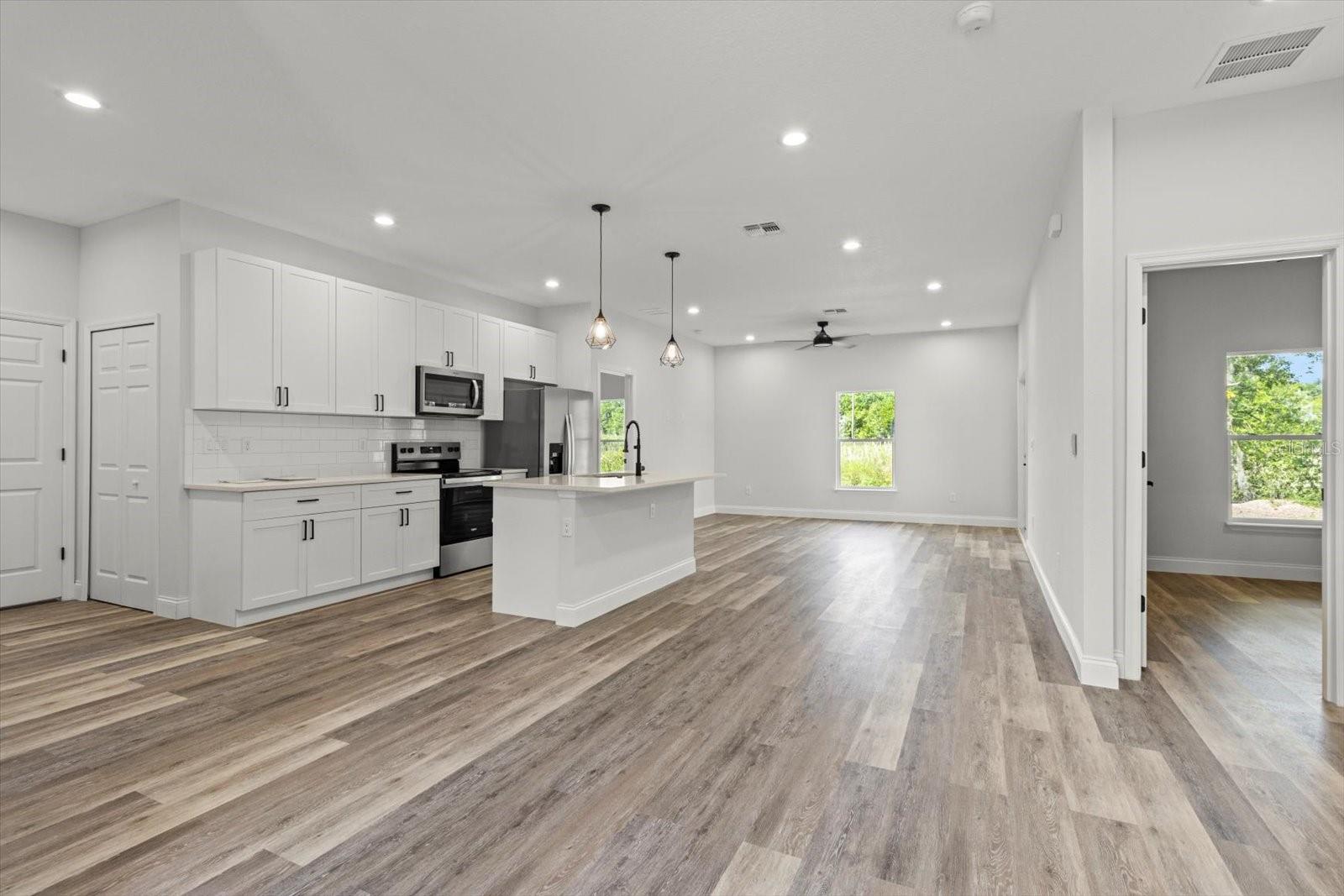 Listing photo id 13 for 11200 Terra Cotta Drive