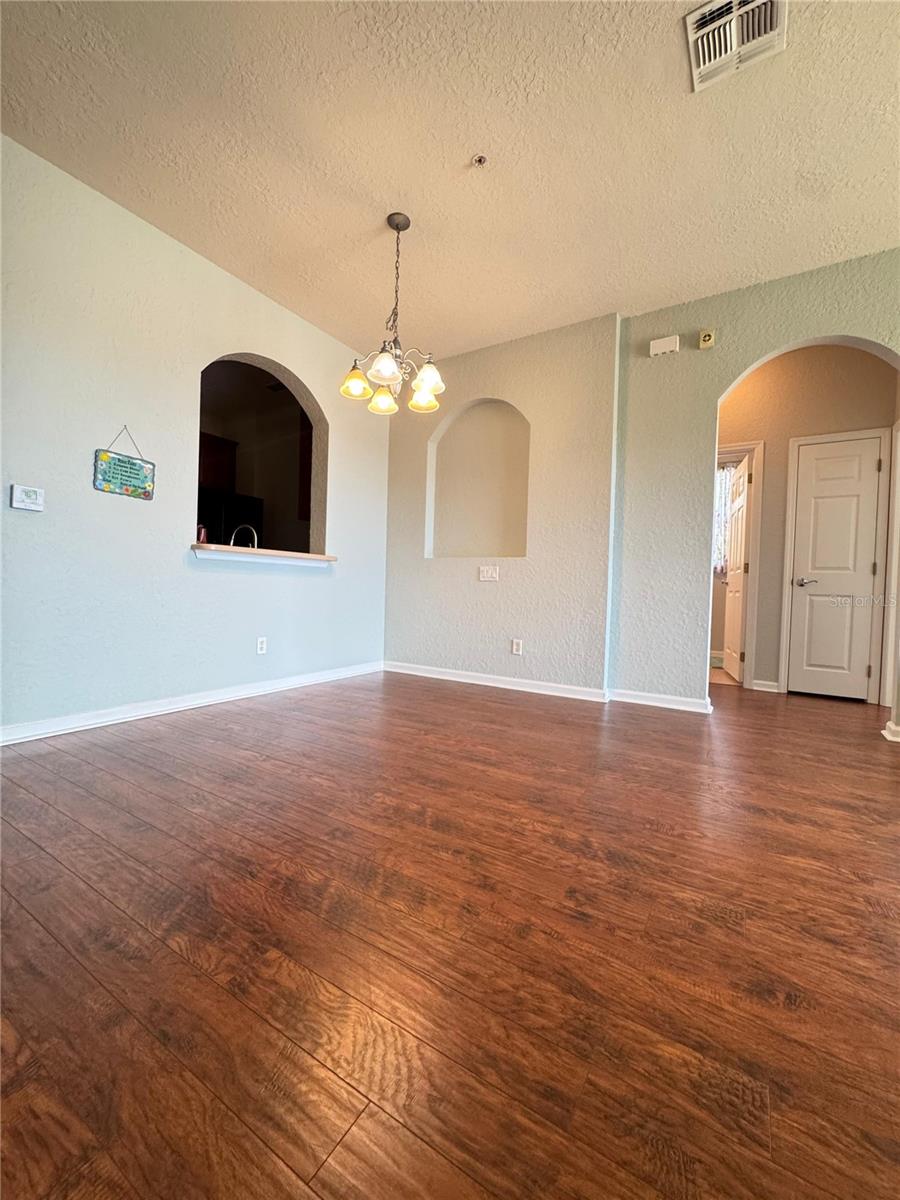 Image 10 of 34 For 3848 Lexmark Lane 206