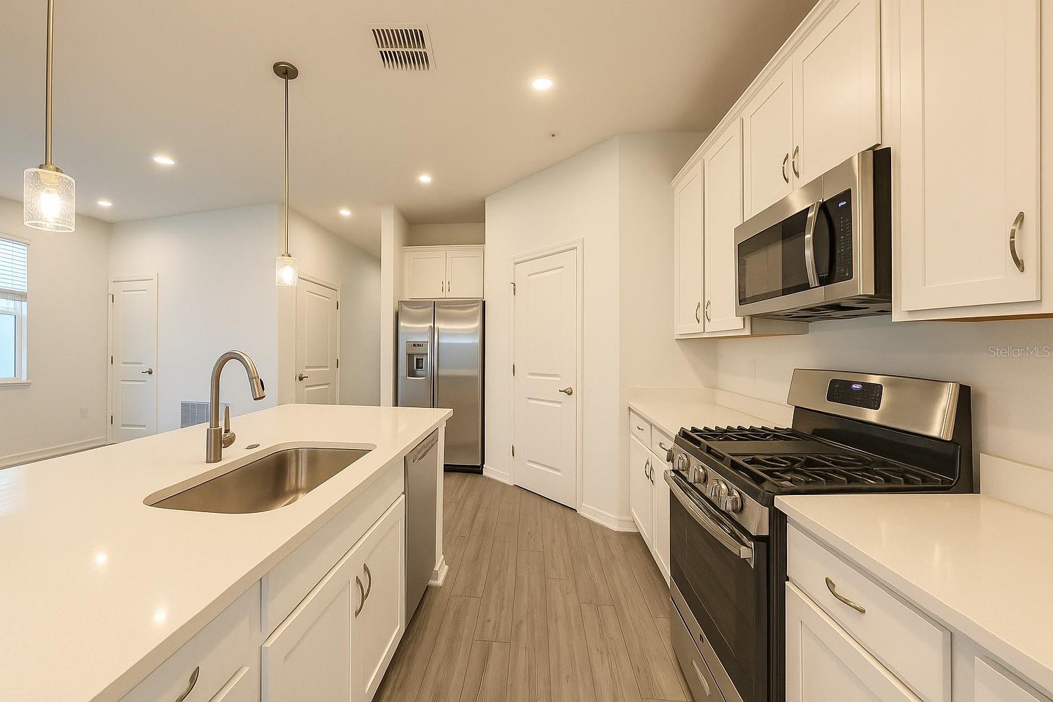 Image 11 of 28 For 550 Orient Avenue