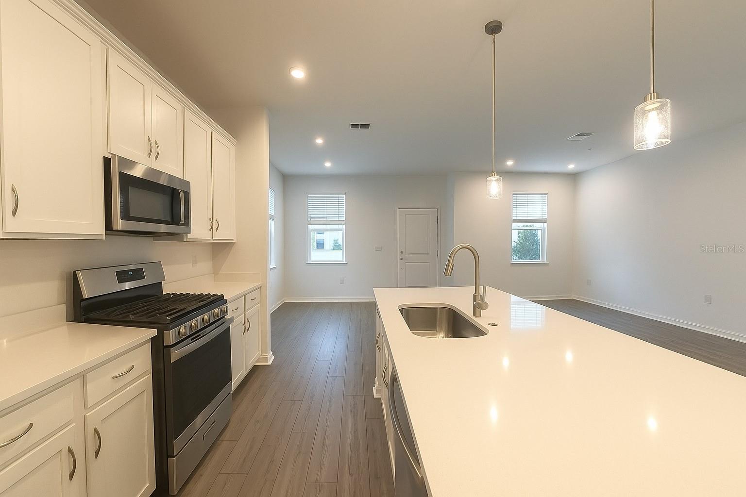 Image 12 of 28 For 550 Orient Avenue