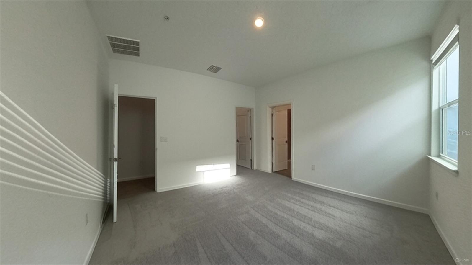 Image 19 of 28 For 550 Orient Avenue