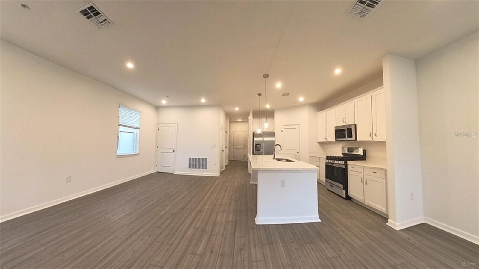 Image 3 of 28 For 550 Orient Avenue