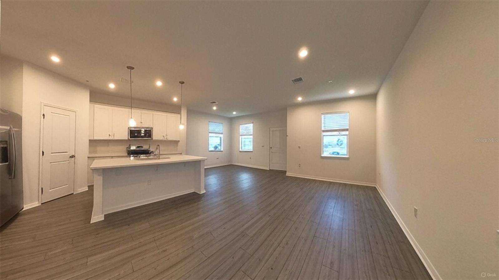 Image 5 of 28 For 550 Orient Avenue
