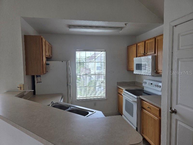 Image 6 of 12 For 9165 Lee Vista Boulevard 107