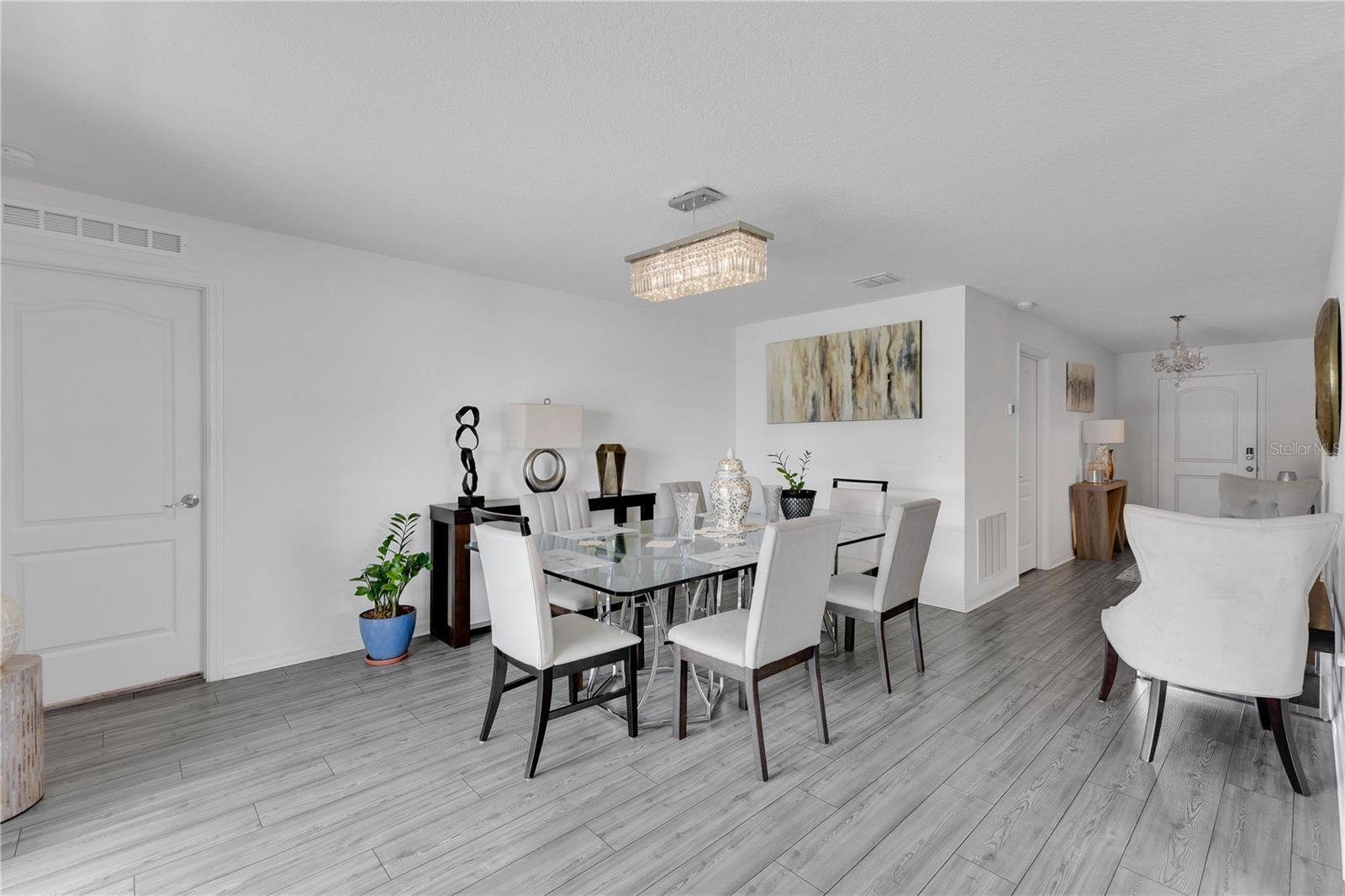 Image 4 of 40 For 205 Cimarron Drive