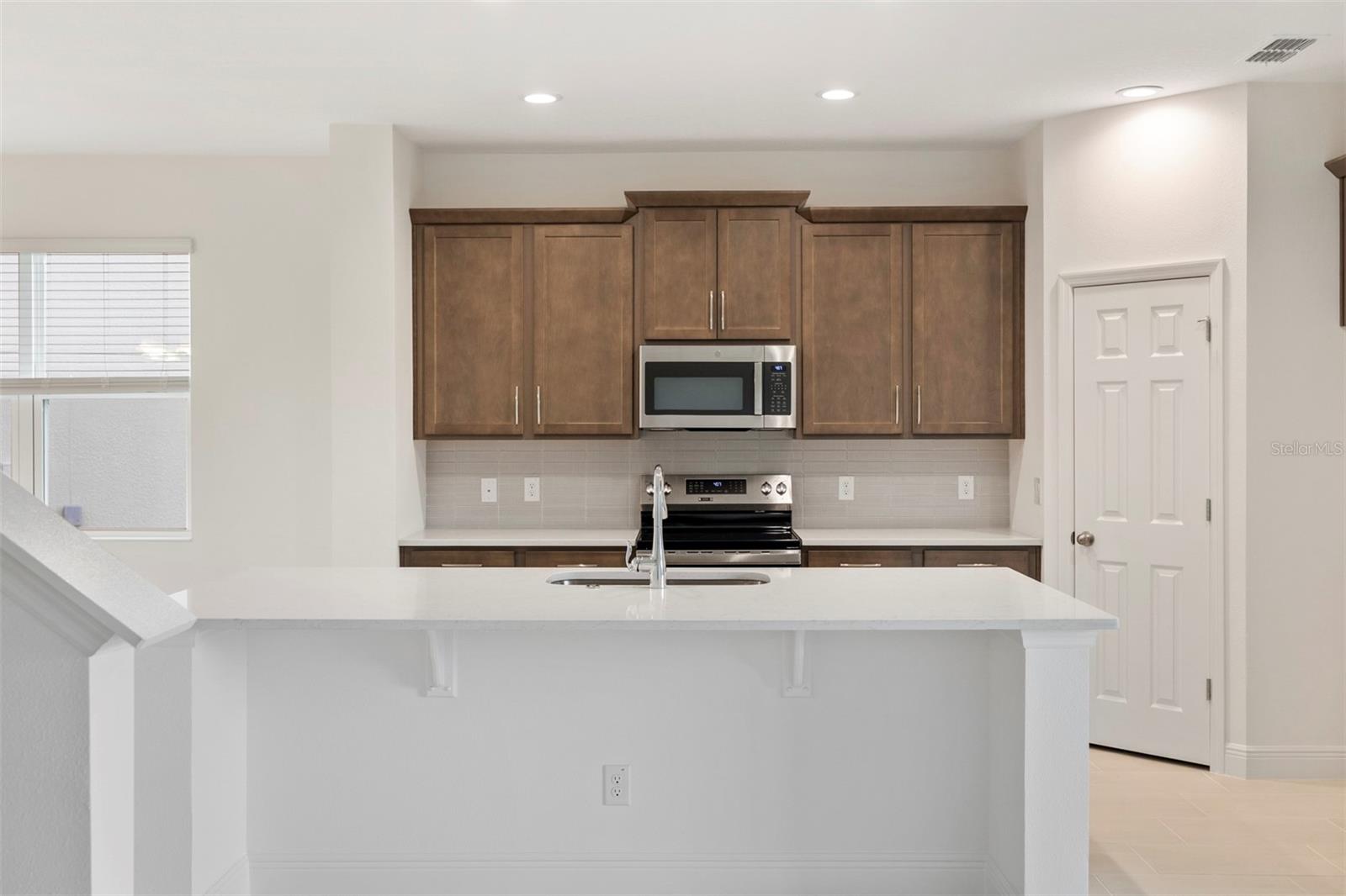 Image 5 of 20 For 7986 Syracuse Drive