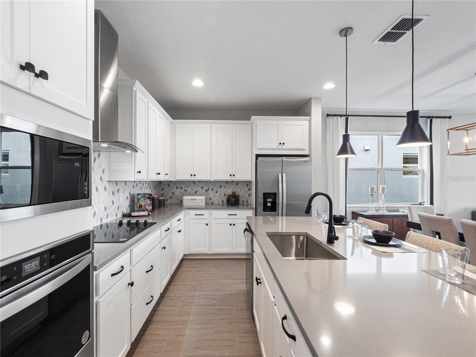 Image 5 of 23 For 4409 Lions Gate Avenue